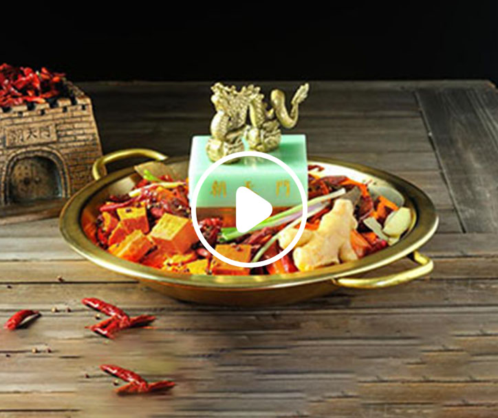 進(jìn)了朝天門，就到重慶城