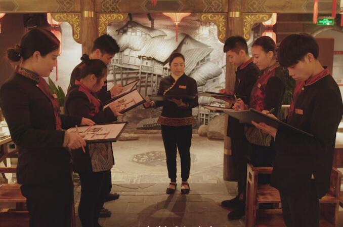 九宮格火鍋加盟店，如何合理為員工安排工作？