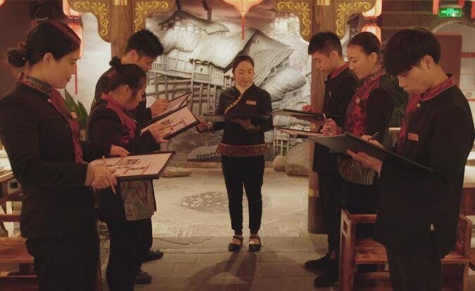 想提高火鍋加盟店利潤，得從培養(yǎng)服務員開始
