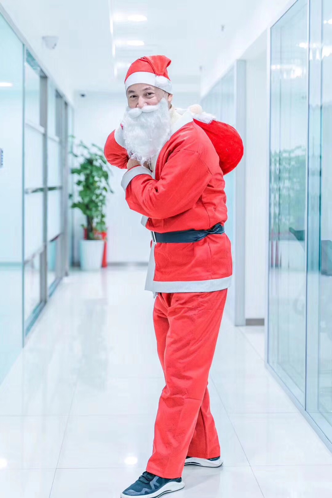 朝天門火鍋?zhàn)４蠹沂フQ節(jié)快樂(lè)！