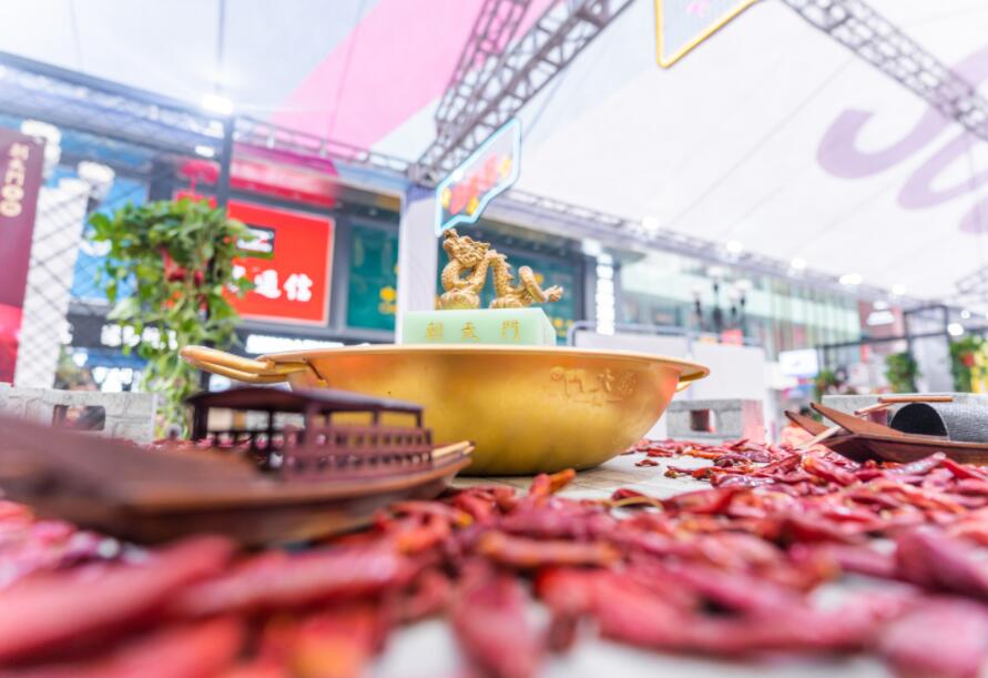 220萬(wàn)能開(kāi)一家多大規(guī)模的火鍋店？