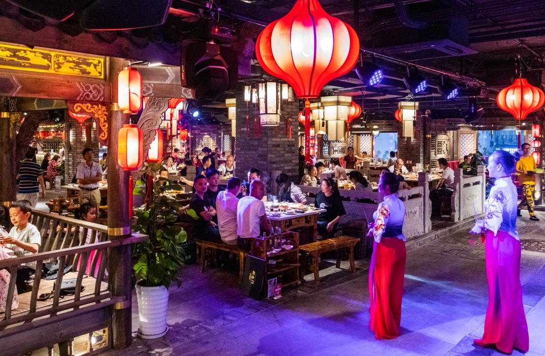 黑河開火鍋加盟店，選明星店還是老品牌？