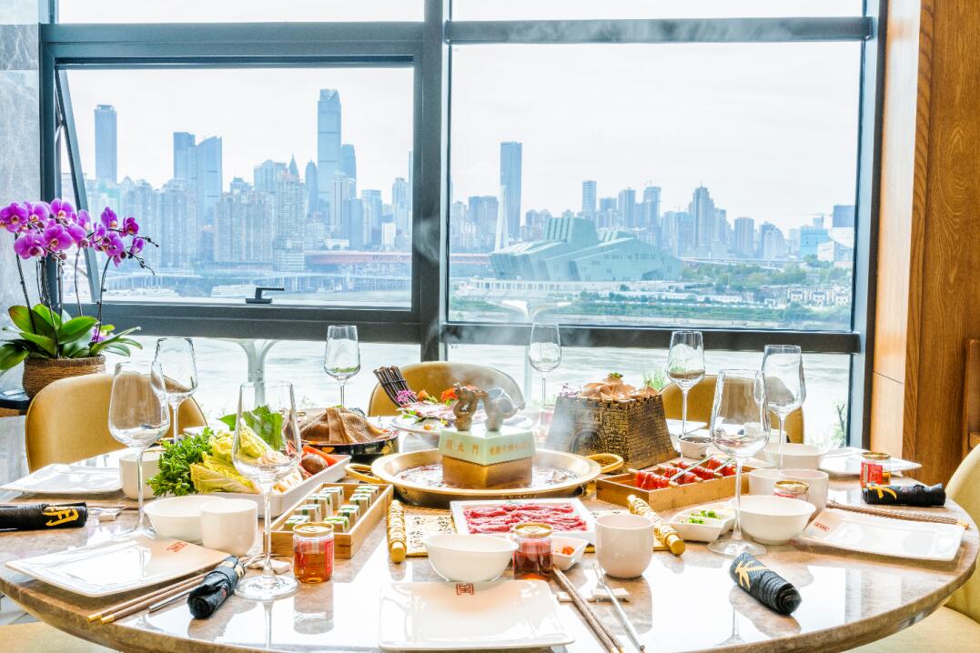 恭喜朝天門(mén)餐飲控股集團(tuán)榮獲中國(guó)餐飲百?gòu)?qiáng)企業(yè)第八名！