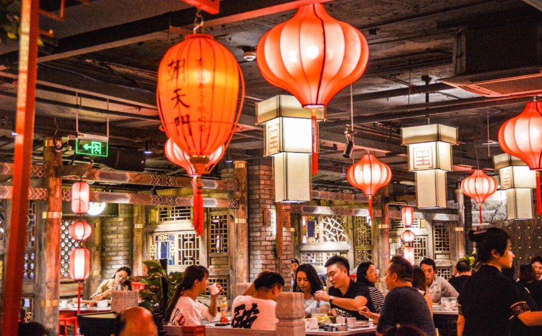 五類火鍋店裝修風(fēng)格，時(shí)尚正在路上，經(jīng)典永不過時(shí)！