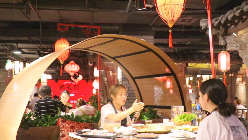 開(kāi)一家市井火鍋，這樣裝修，生意自然好！