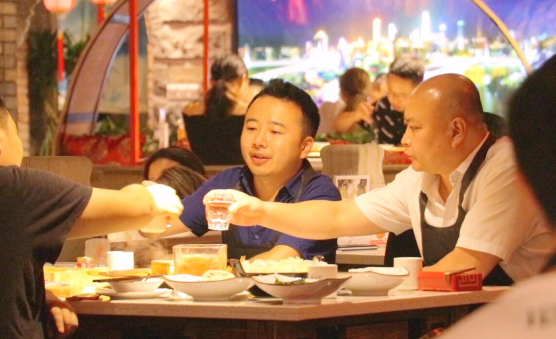 火鍋店選址在巷子里，如何招攬生意？