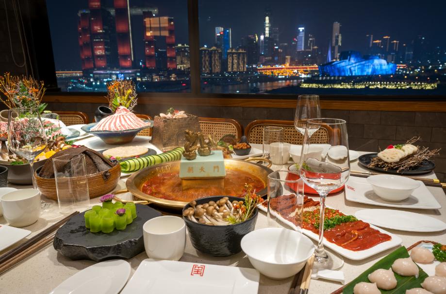 五一節(jié)到重慶長嘉匯，看無人機(jī)表演，吃重慶火鍋